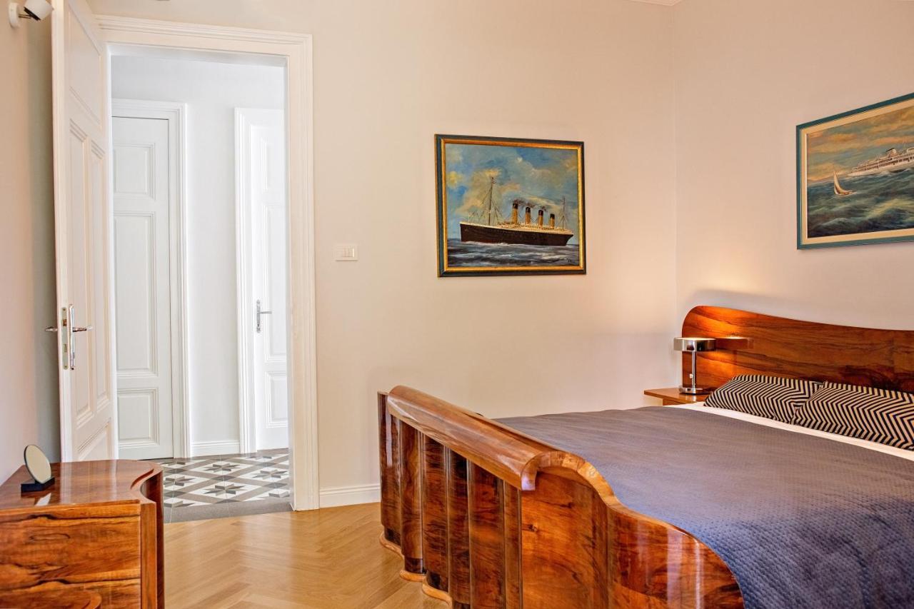 Deluxe Beachfront Apartment Klara, Lovran Exteriér fotografie