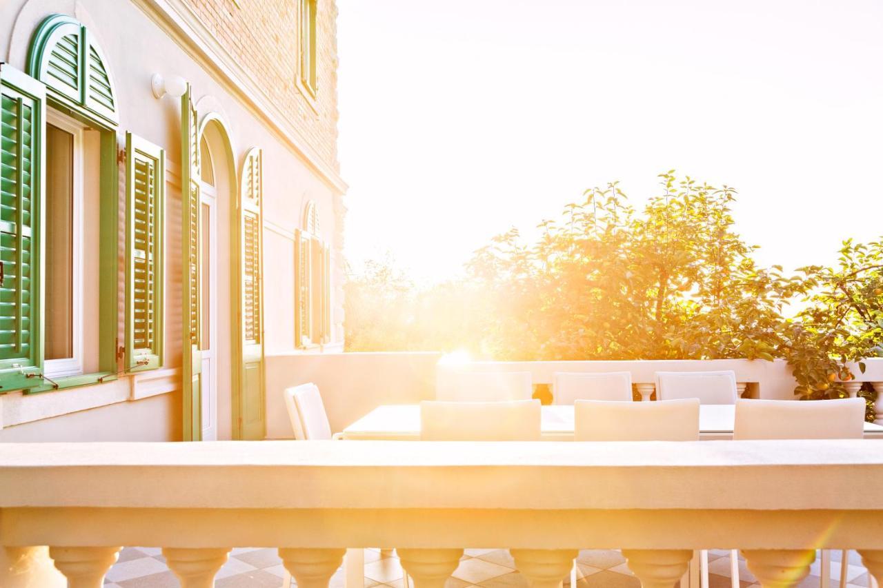 Deluxe Beachfront Apartment Klara, Lovran Exteriér fotografie